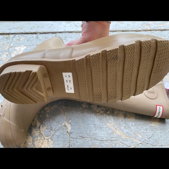 Hunter Matte Tall Boots Taupe | Size 10 - Picture 4 of 4